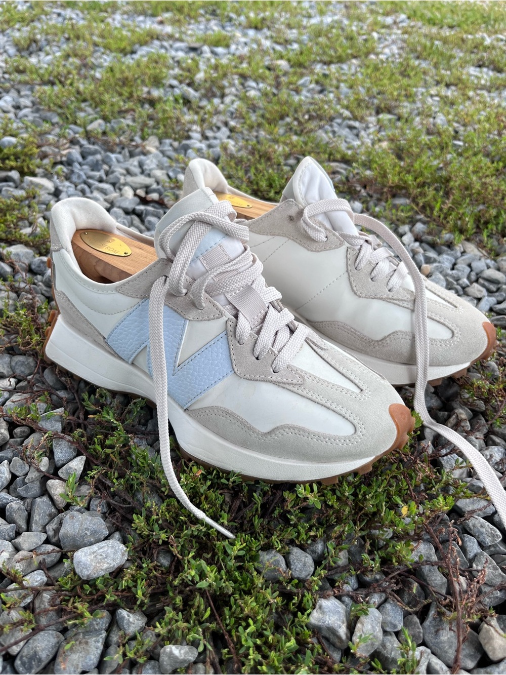 New Balance 327
Athletic/Lifestyle Shoes
Size 7 for Women
Timber/Light Blue